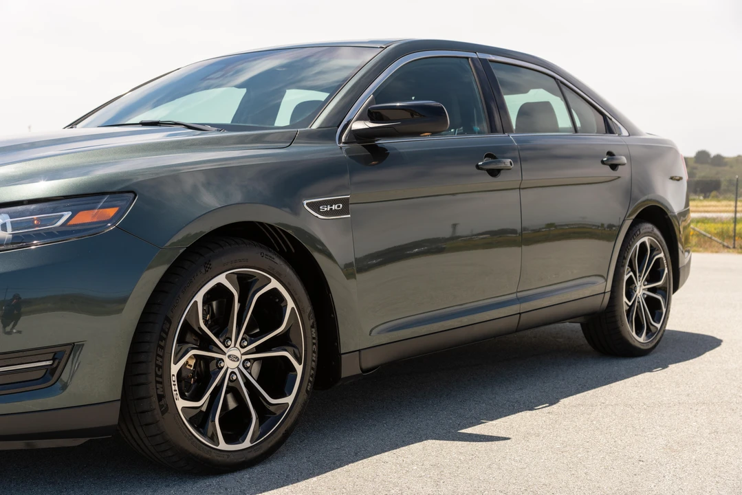 2016 Ford Taurus SHO 6th Gen - Image 26 of 31