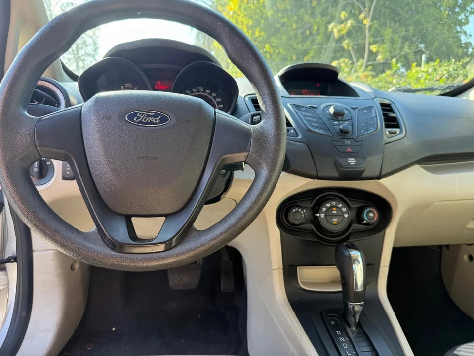 2016 Ford Fiesta - Image 6 of 8