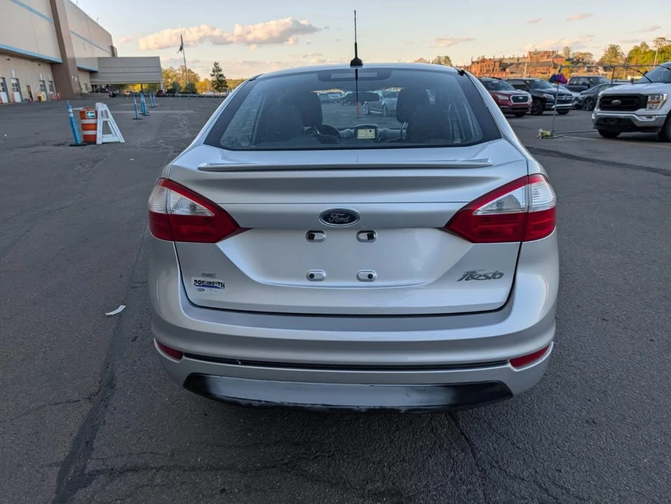 2016 Ford Fiesta - Image 11 of 12