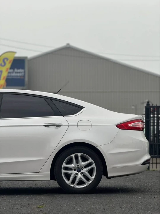 2016 Ford Fusion 2nd Gen - Image 15 of 18