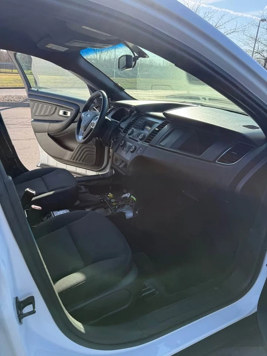 2016 Ford Taurus 6th Gen - Image 10 of 18