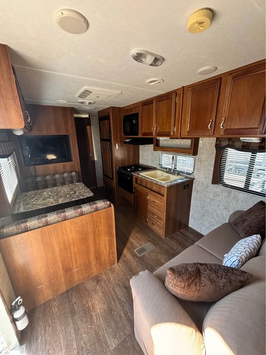 2016 Forest River - Image 2 of 14