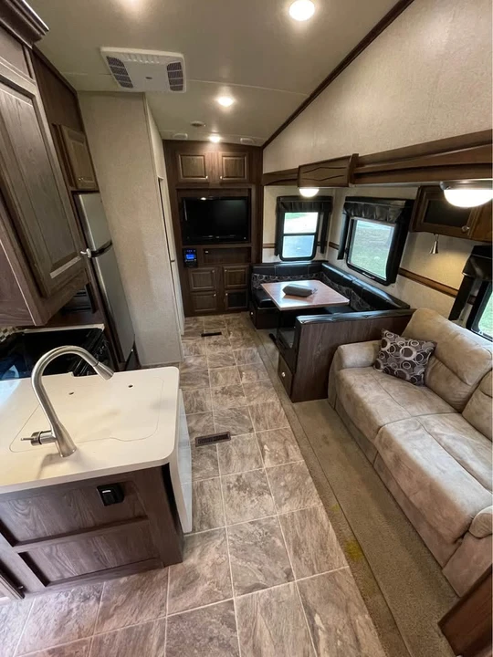 2016 Forest River - Image 4 of 16