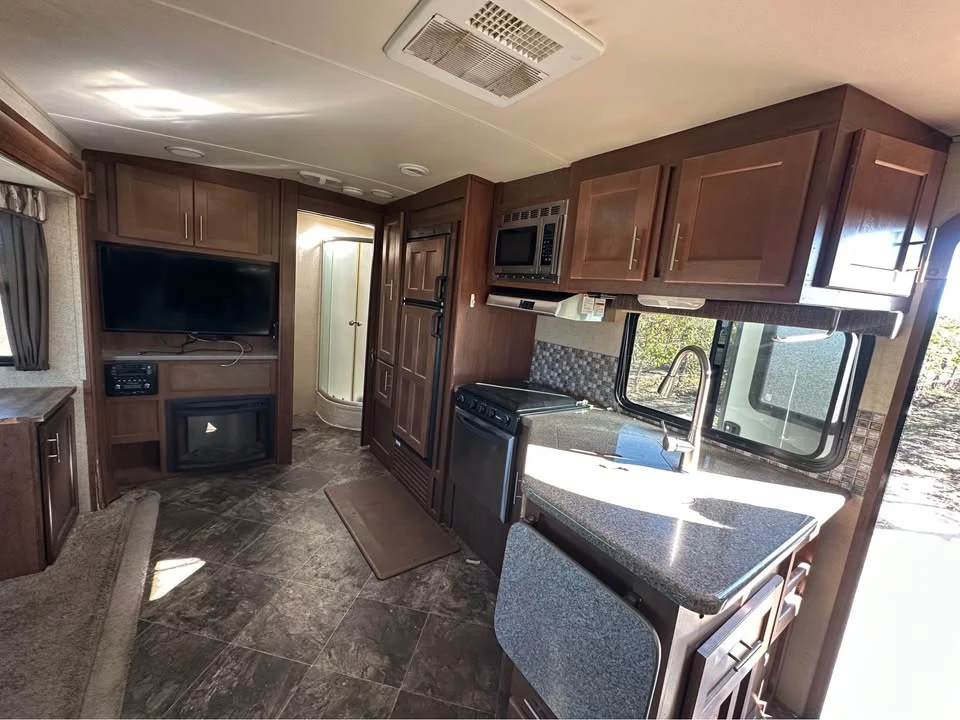 2016 Forest River - Image 6 of 10