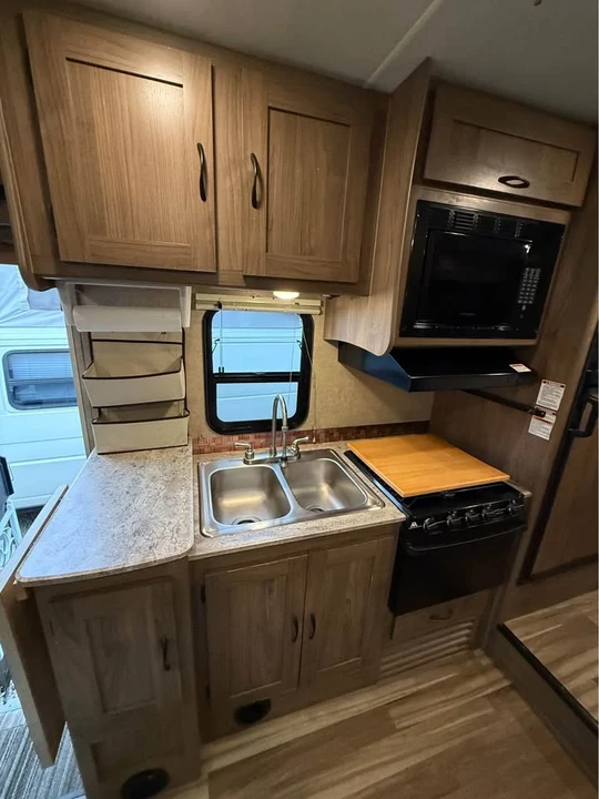 2016 Forest River - Image 10 of 19
