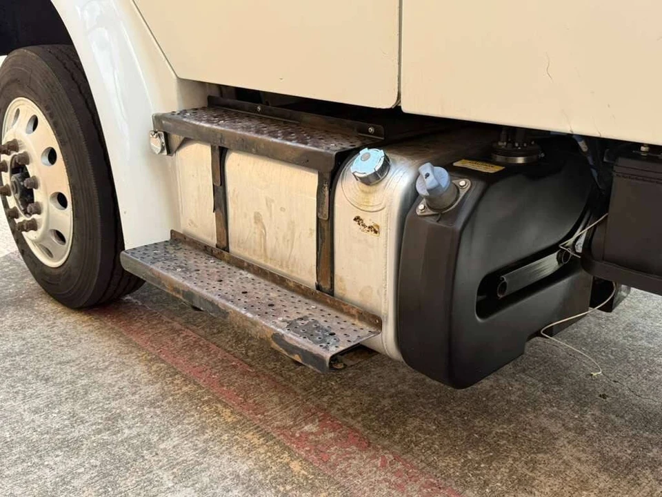 2016 Freightliner - Image 11 of 12