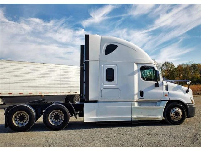 2016 Freightliner - Image 4 of 21