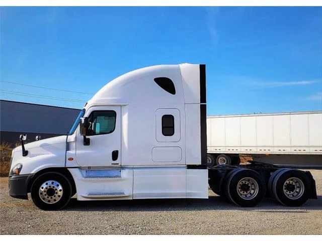 2016 Freightliner - Image 3 of 21