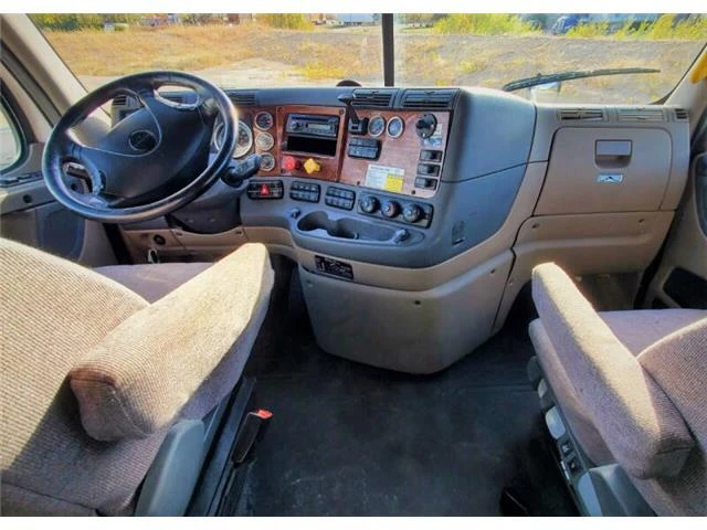 2016 Freightliner - Image 15 of 21