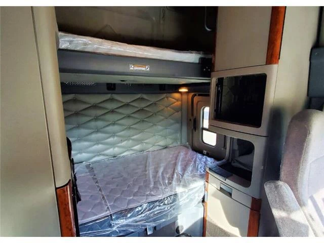 2016 Freightliner - Image 20 of 21