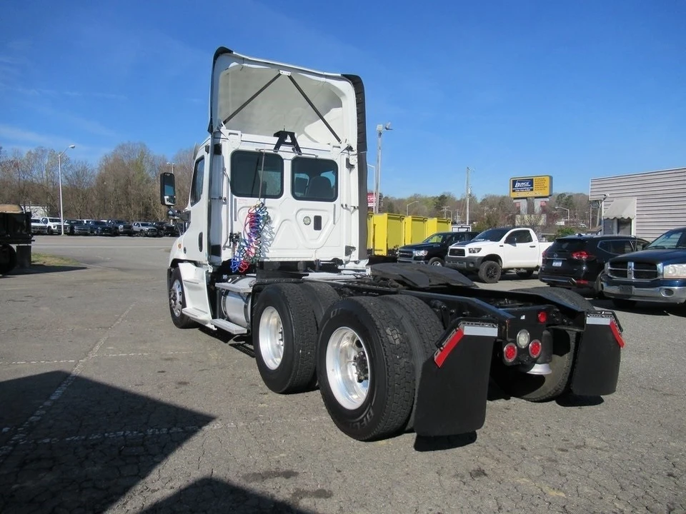 2016 Freightliner - Image 3 of 12