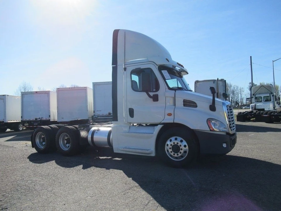 2016 Freightliner - Image 7 of 12