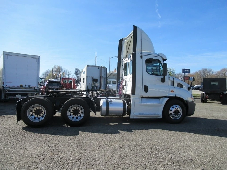 2016 Freightliner - Image 6 of 12