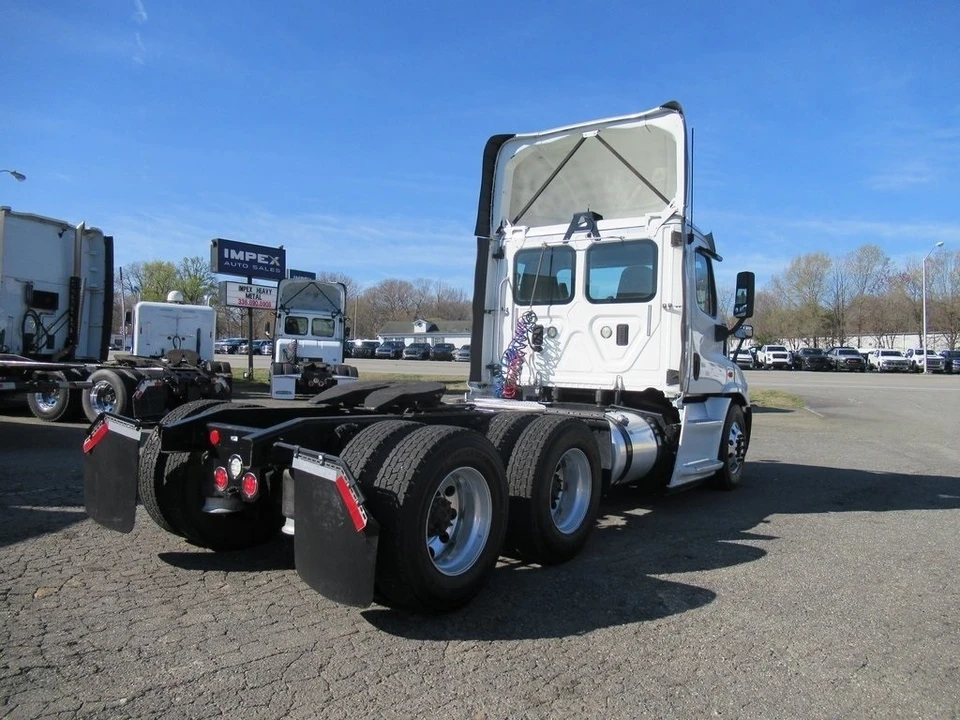 2016 Freightliner - Image 5 of 12