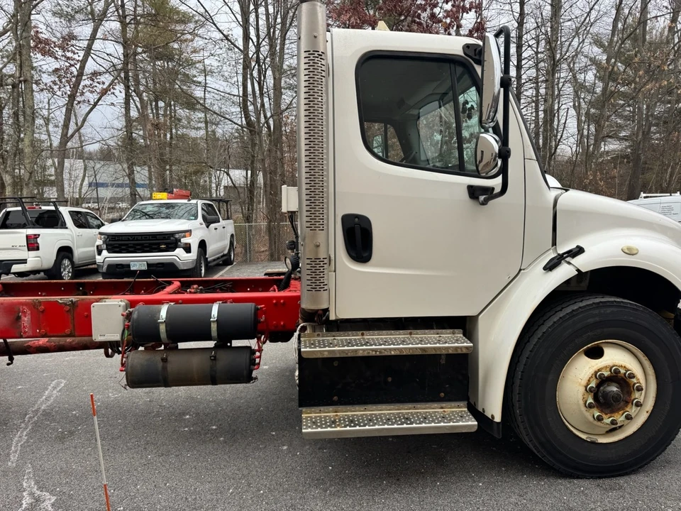 2016 Freightliner - Image 10 of 21