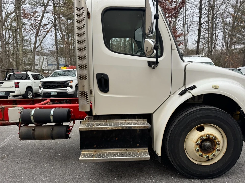 2016 Freightliner - Image 9 of 21