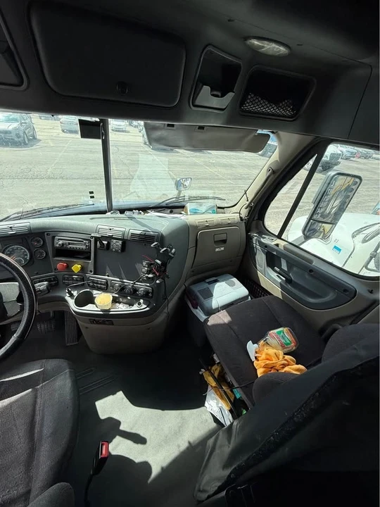 2016 Freightliner - Image 8 of 8