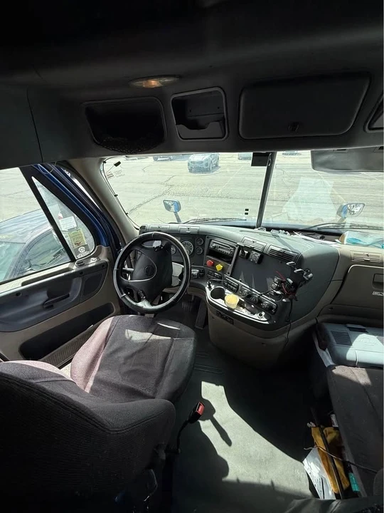 2016 Freightliner - Image 7 of 8