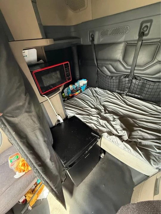 2016 Freightliner - Image 6 of 8