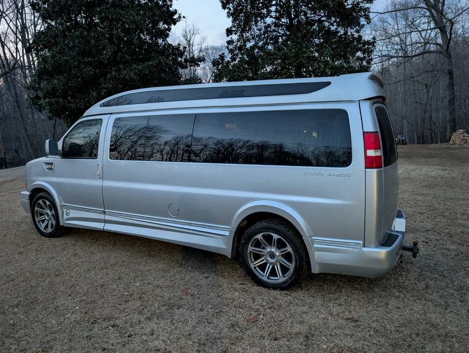 2016 GMC Savana - Image 8 of 20