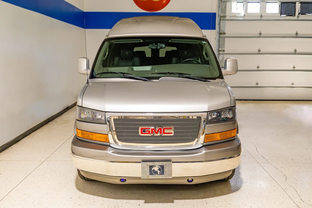 2016 GMC Savana - Image 10 of 31