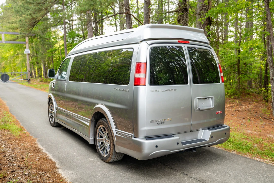 2016 GMC Savana - Image 8 of 31