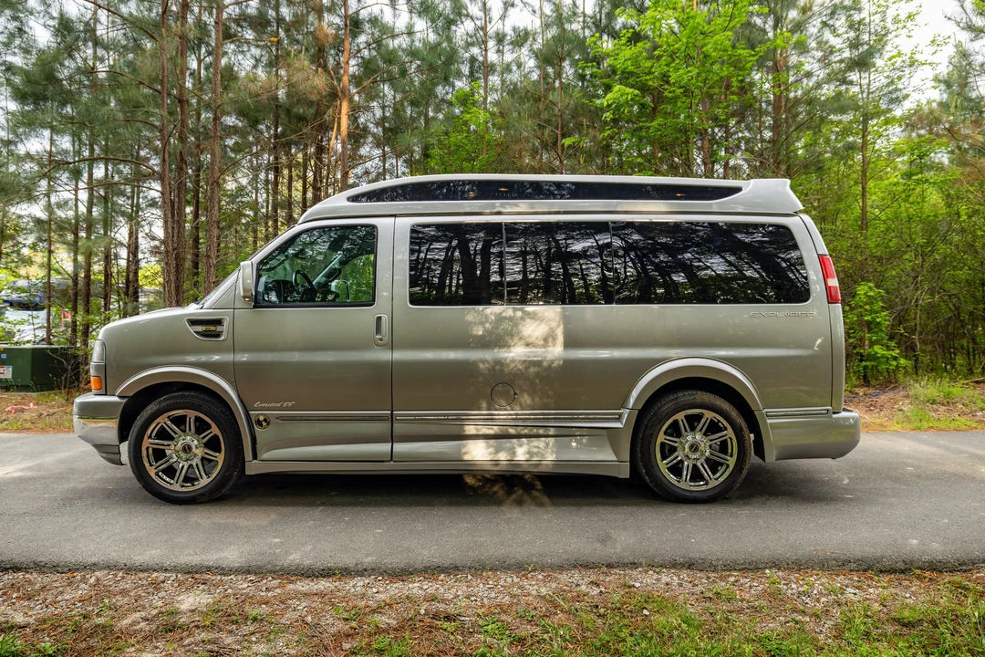2016 GMC Savana - Image 9 of 31
