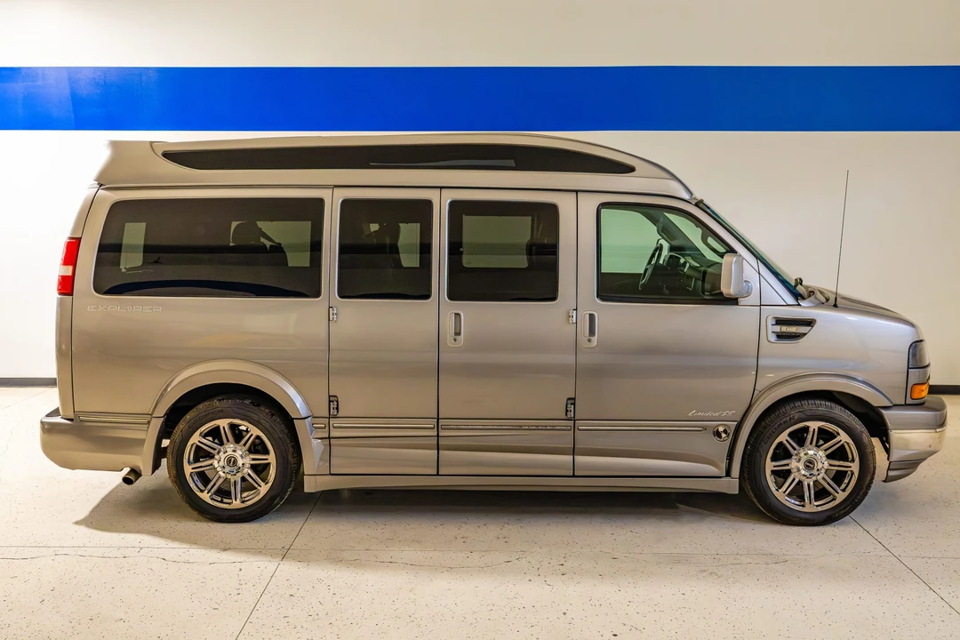 2016 GMC Savana - Image 21 of 31