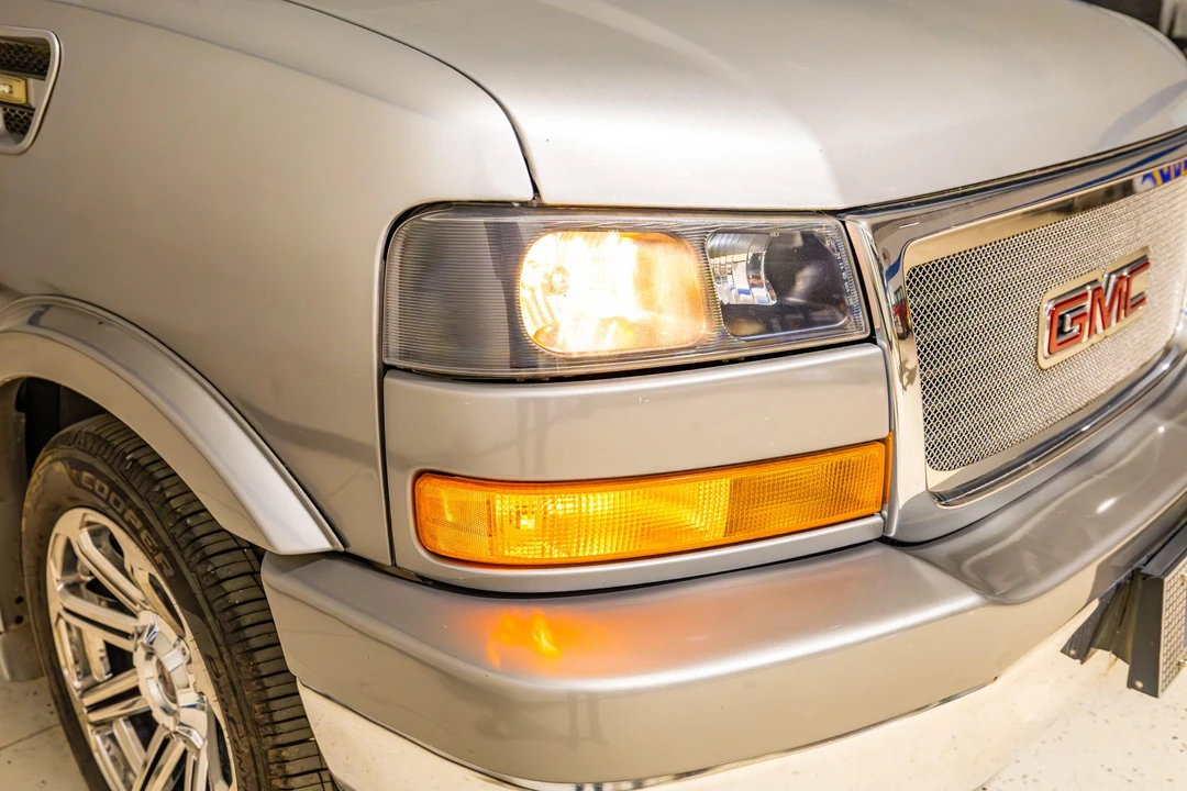 2016 GMC Savana - Image 29 of 31