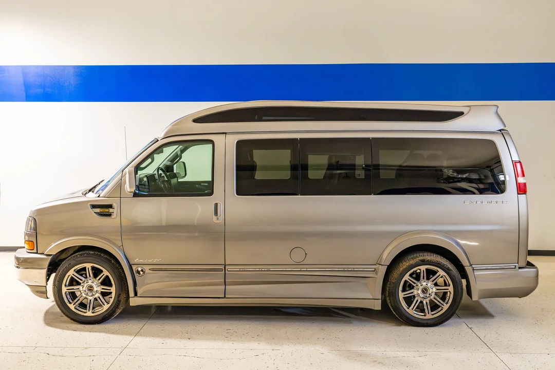 2016 GMC Savana - Image 13 of 31