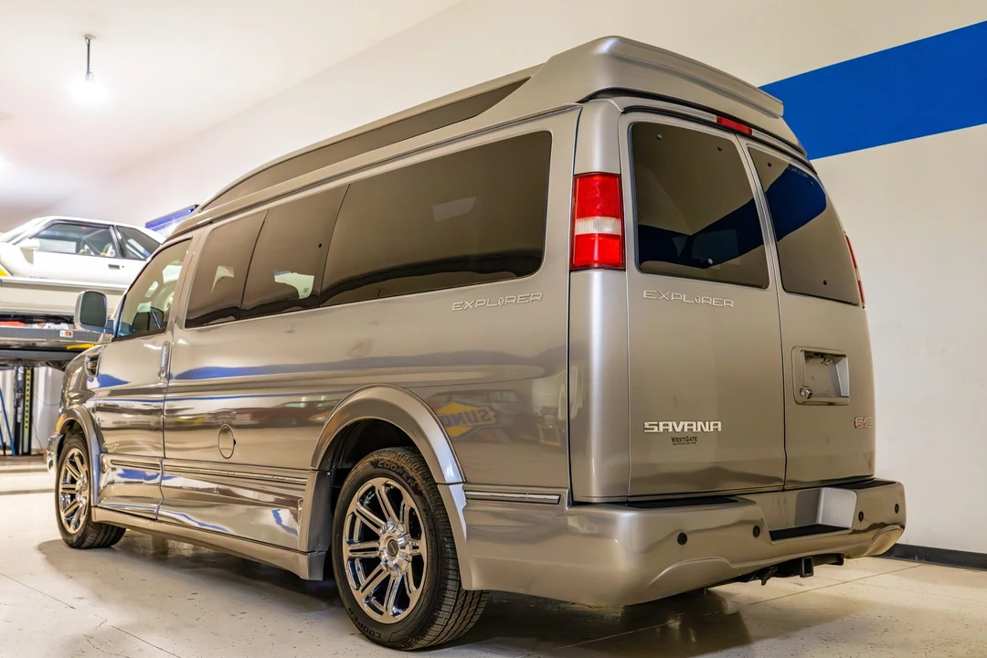 2016 GMC Savana - Image 16 of 31
