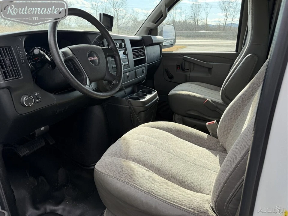 2016 GMC Savana - Image 9 of 12