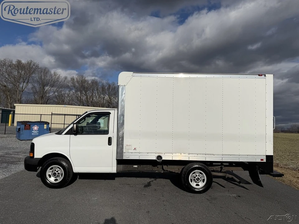 2016 GMC Savana - Image 2 of 12