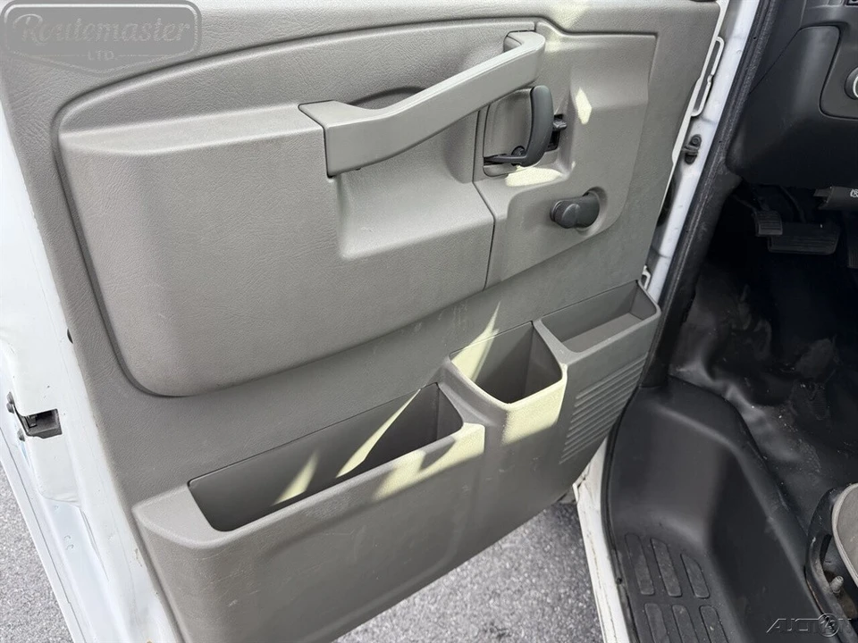 2016 GMC Savana - Image 8 of 12