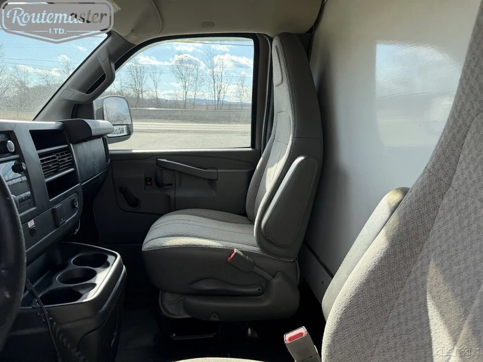 2016 GMC Savana - Image 10 of 12