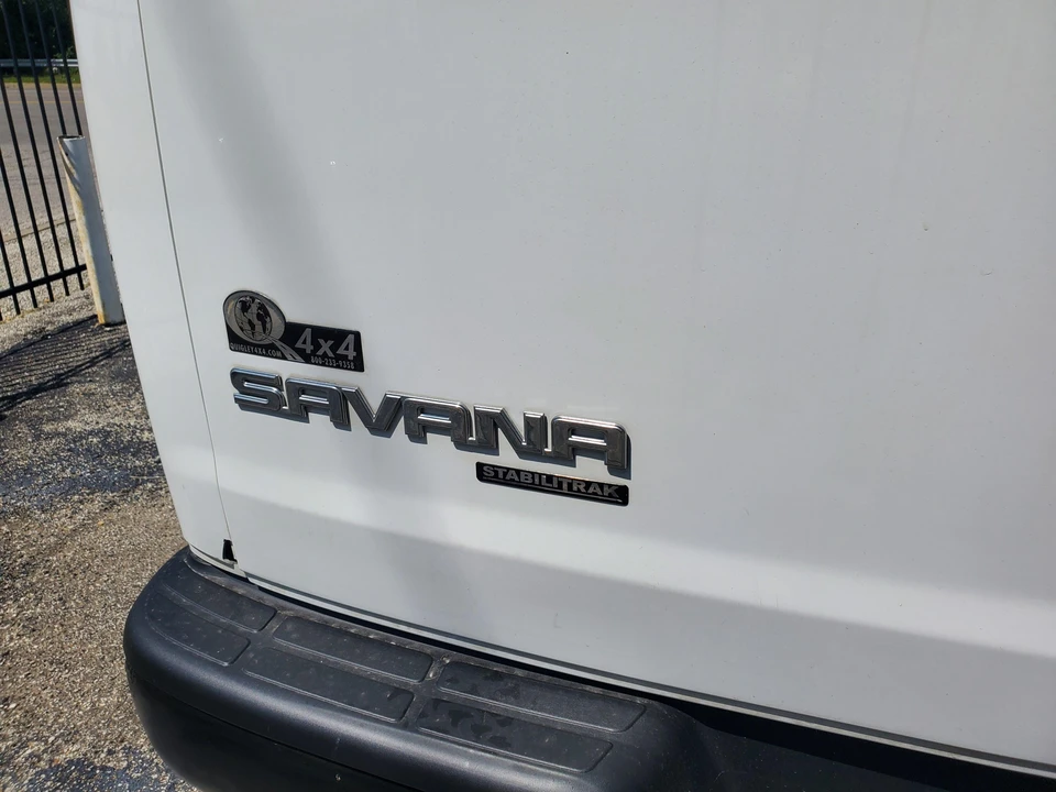 2016 GMC Savana - Image 21 of 31