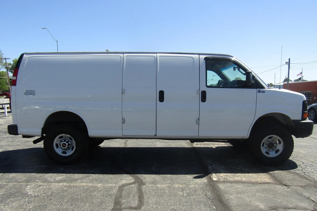 2016 GMC Savana - Image 3 of 31