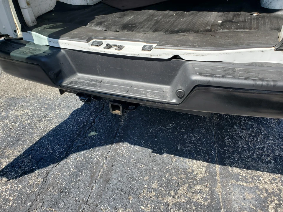 2016 GMC Savana - Image 23 of 31