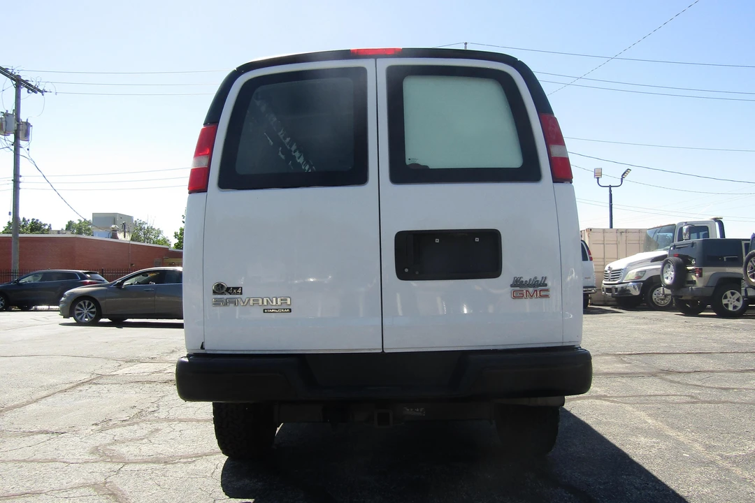 2016 GMC Savana - Image 5 of 31