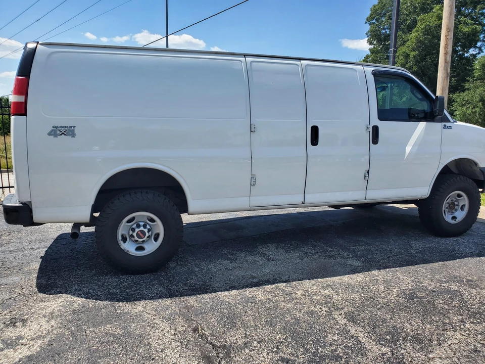 2016 GMC Savana - Image 11 of 31