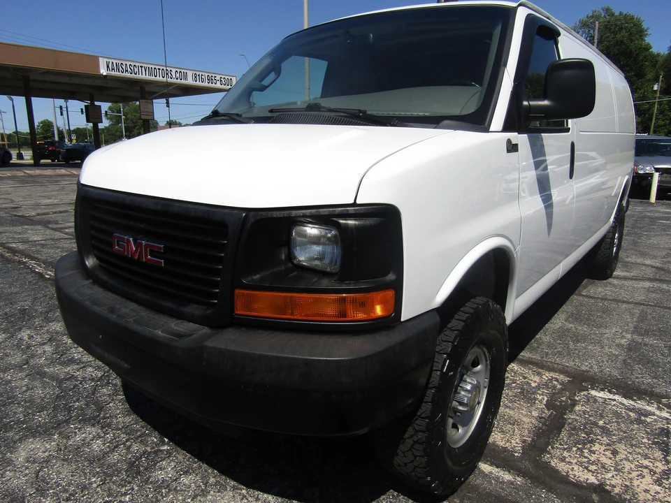 2016 GMC Savana - Image 6 of 31