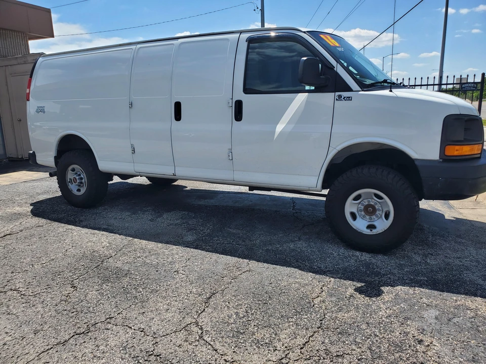 2016 GMC Savana - Image 13 of 31