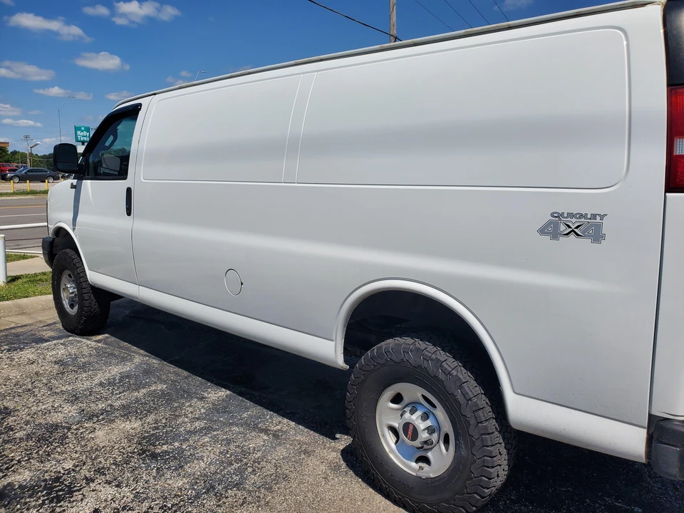 2016 GMC Savana - Image 19 of 31