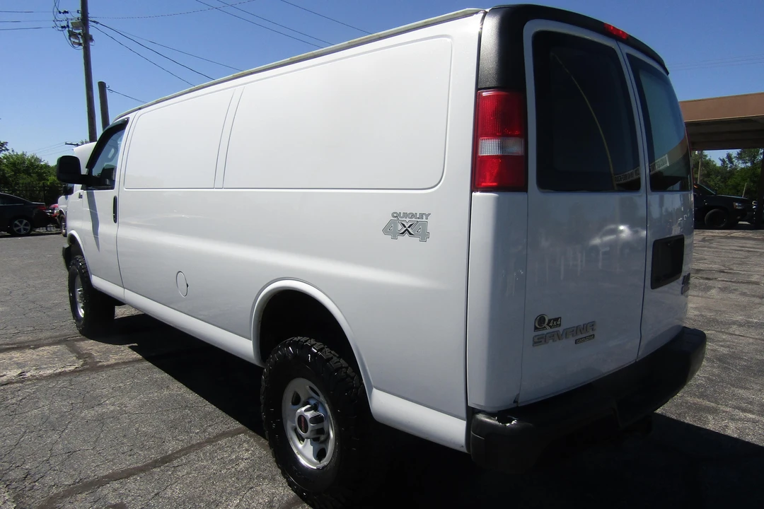 2016 GMC Savana - Image 4 of 31