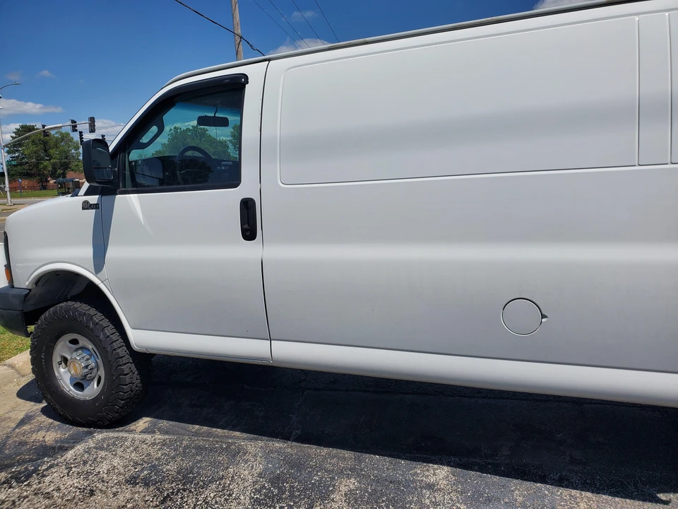 2016 GMC Savana - Image 17 of 31