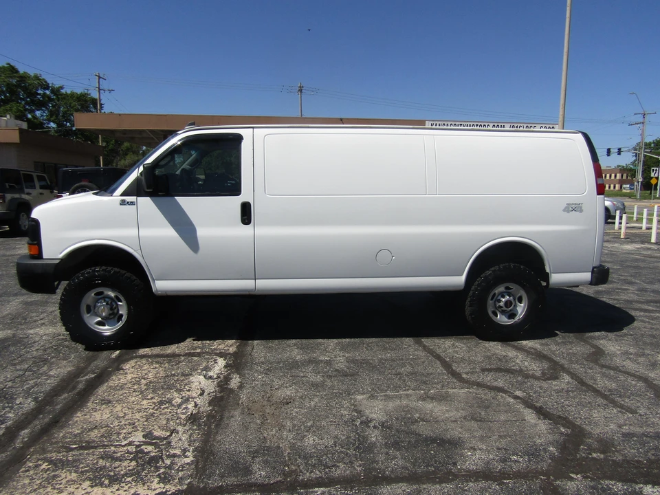 2016 GMC Savana - Image 8 of 31