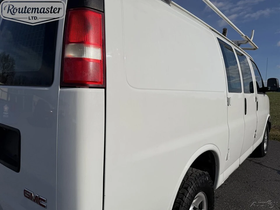 2016 GMC Savana - Image 8 of 12