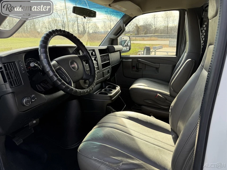 2016 GMC Savana - Image 11 of 12