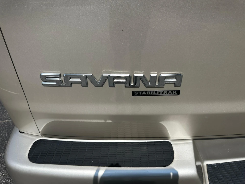 2016 GMC Savana - Image 17 of 31