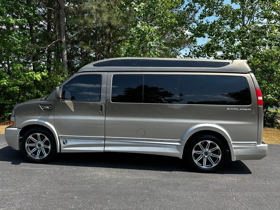 2016 GMC Savana - Image 6 of 31